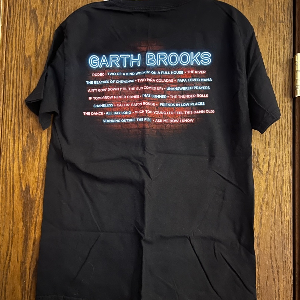 Black Graphic Tee with Neon Print Medium Garth Brooks - Picture 3 of 4